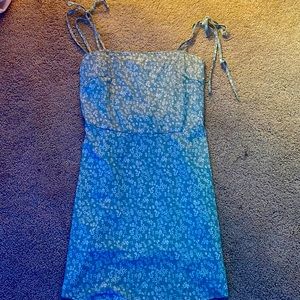 mini dress w tied up sleeves